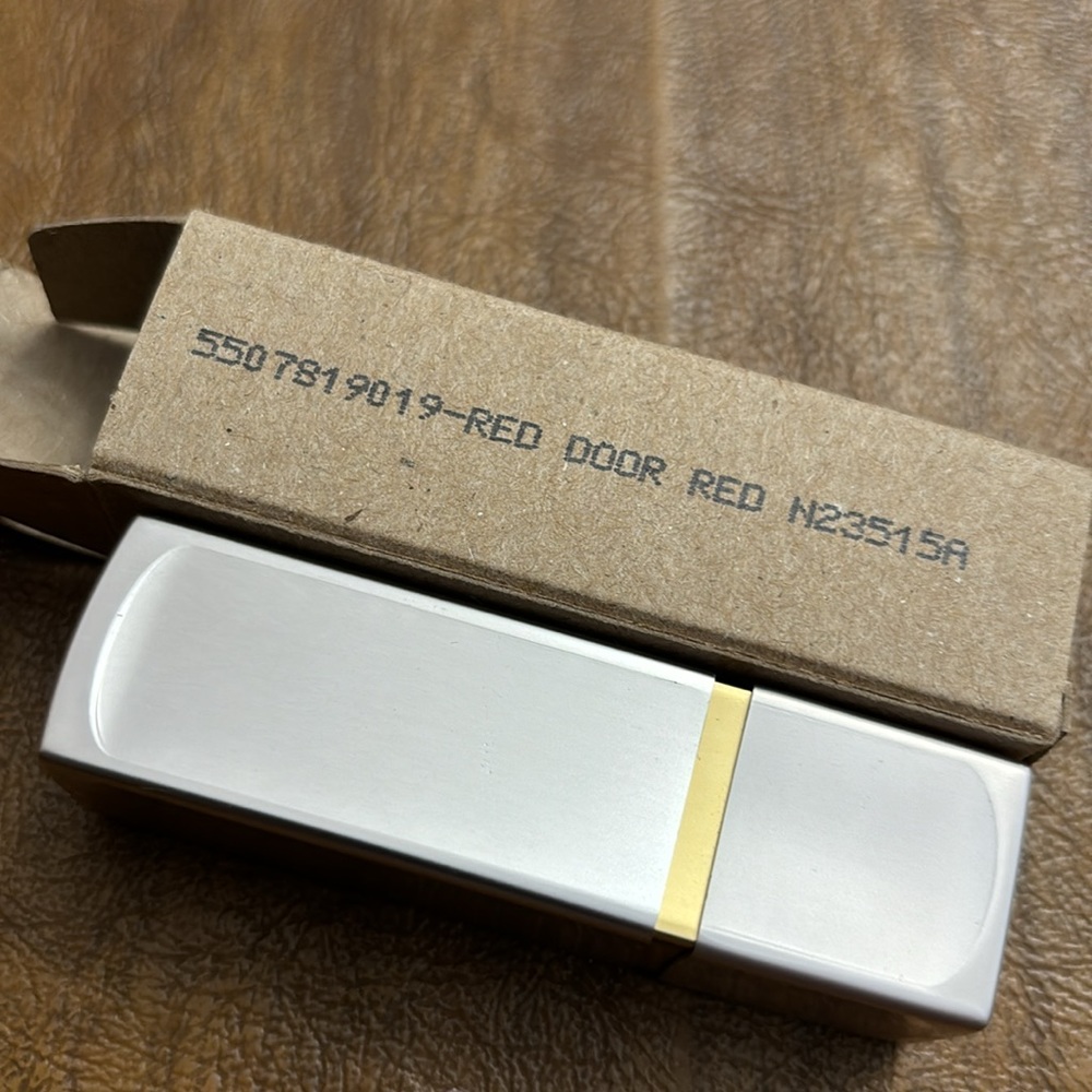 Elizabeth Arden Red Door lipstick - Picture 6 of 6
